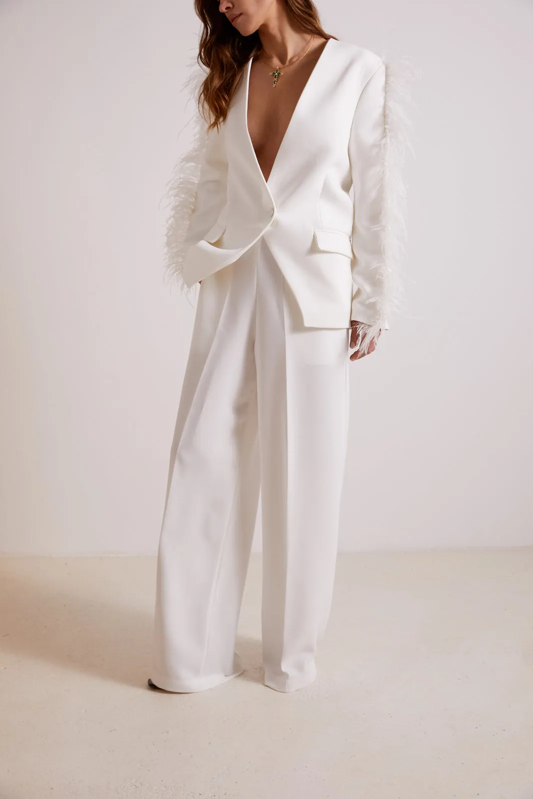 BLAZER BRANCO PLUMAS  NAS MANGAS